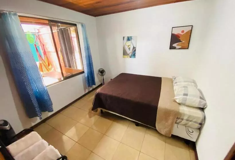 ベッドアンドブレックファースト Gufo Rooms , Apartahotel , La Fortuna Volcan Arenal