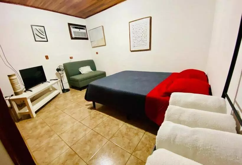 ベッドアンドブレックファースト Gufo Rooms , Apartahotel , La Fortuna Volcan Arenal