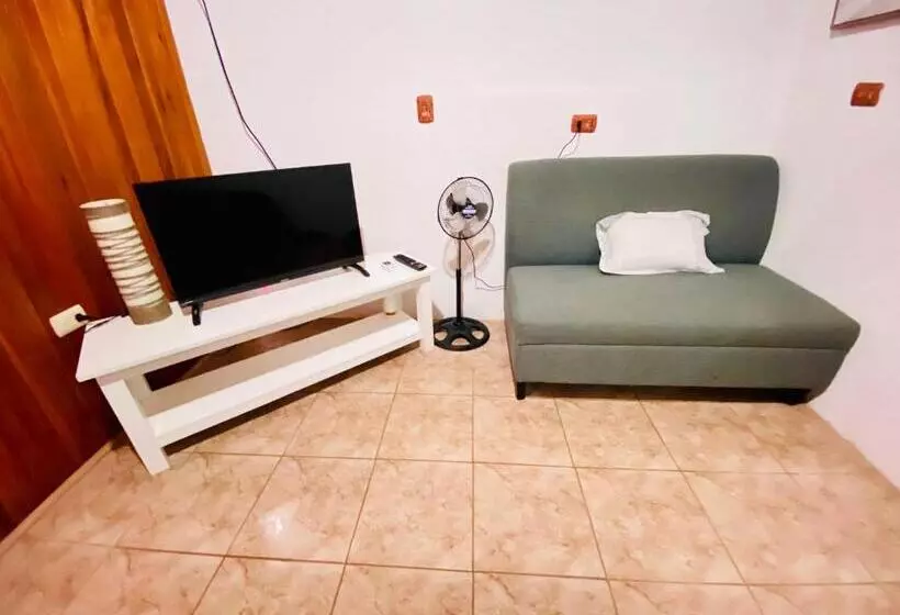 ベッドアンドブレックファースト Gufo Rooms , Apartahotel , La Fortuna Volcan Arenal