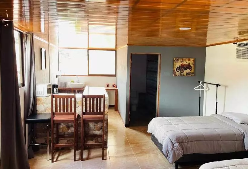 ベッドアンドブレックファースト Gufo Rooms , Apartahotel , La Fortuna Volcan Arenal