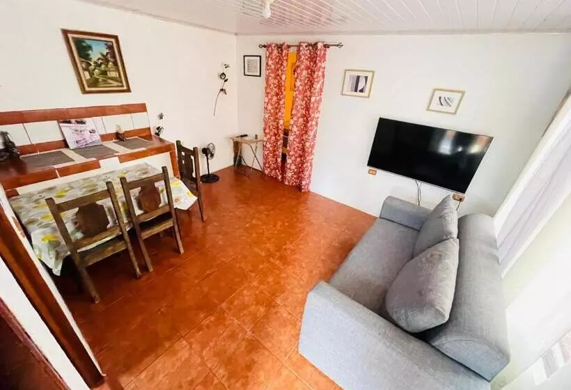 ベッドアンドブレックファースト Gufo Rooms , Apartahotel , La Fortuna Volcan Arenal
