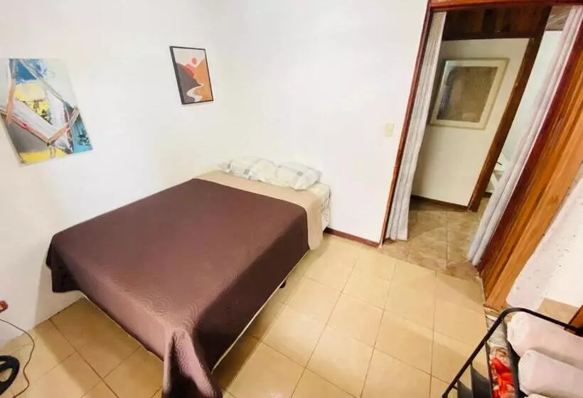 ベッドアンドブレックファースト Gufo Rooms , Apartahotel , La Fortuna Volcan Arenal