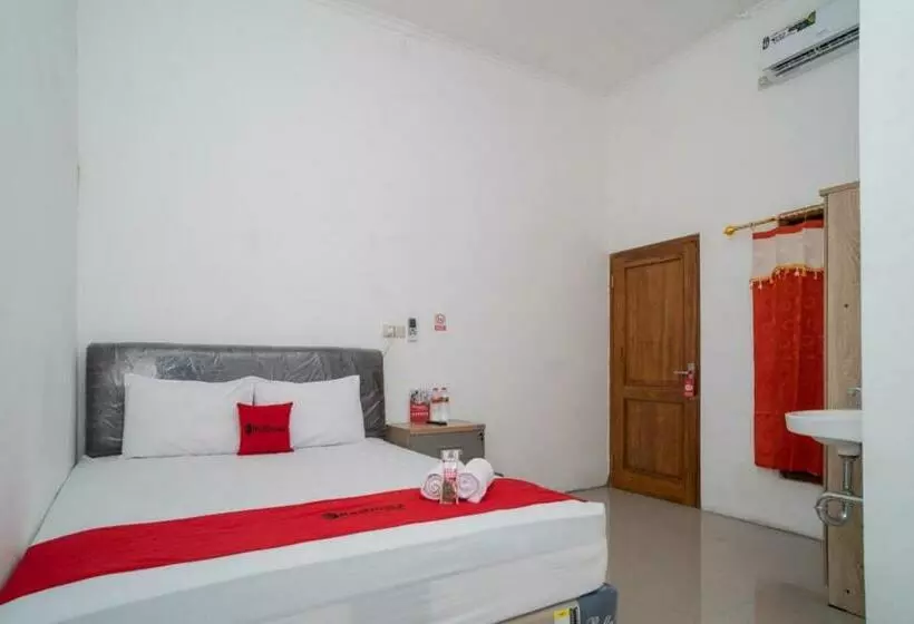 Hotelli Reddoorz Near Rs Mitra Keluarga Waru