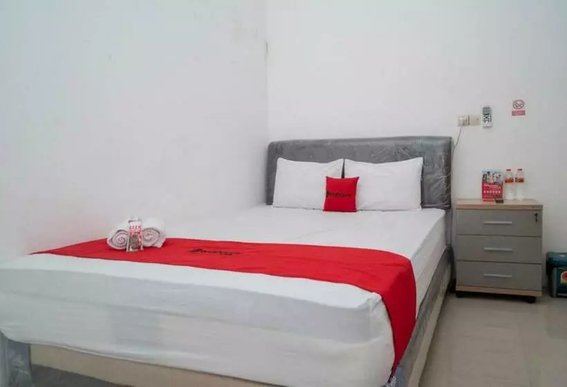 Hotelli Reddoorz Near Rs Mitra Keluarga Waru