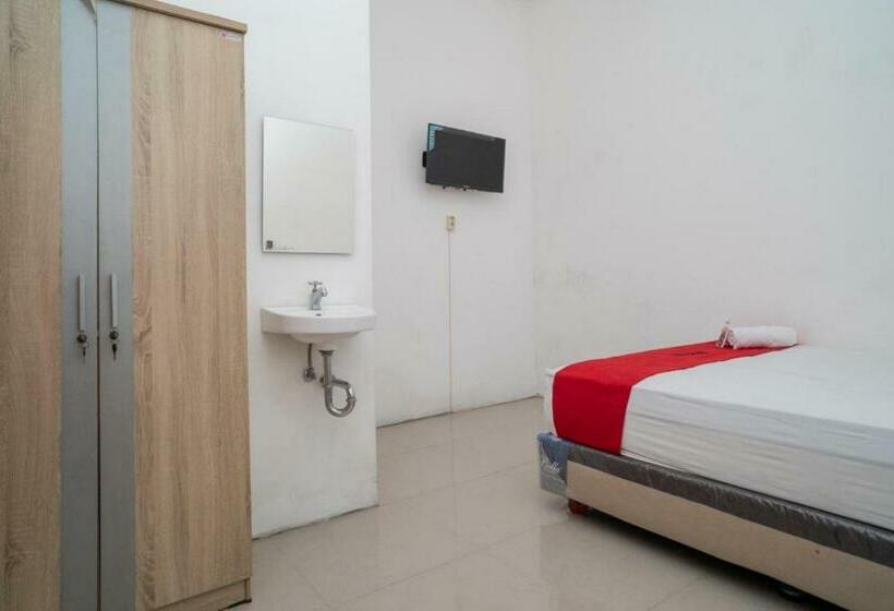 호텔 Reddoorz Near Rs Mitra Keluarga Waru