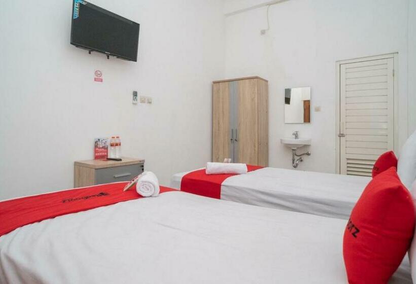 호텔 Reddoorz Near Rs Mitra Keluarga Waru