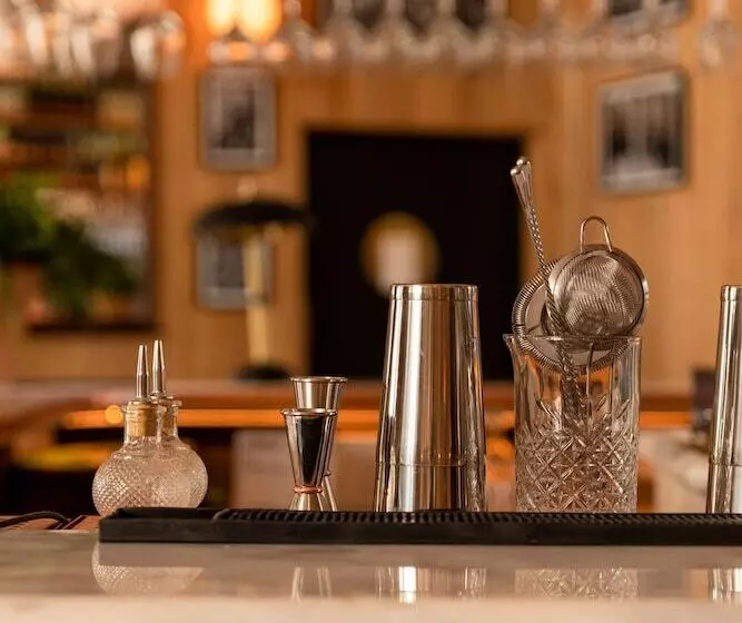 هتل The Dean Galway