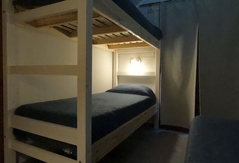 פנסיון Hostel La Casa De Li   En