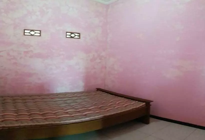Pension Rumah Kos Qia Syariah