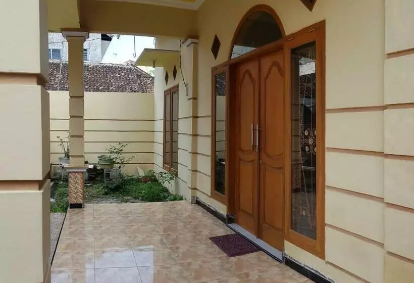 Pension Rumah Kos Qia Syariah
