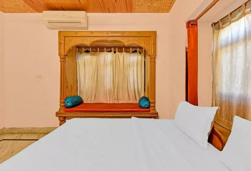 هتل Capital O 85541  Crown Villa