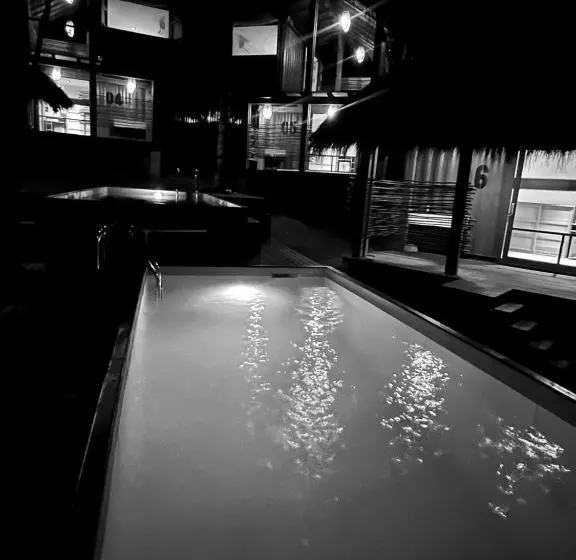 ホテル H20 Container Cabins