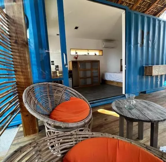 ホテル H20 Container Cabins