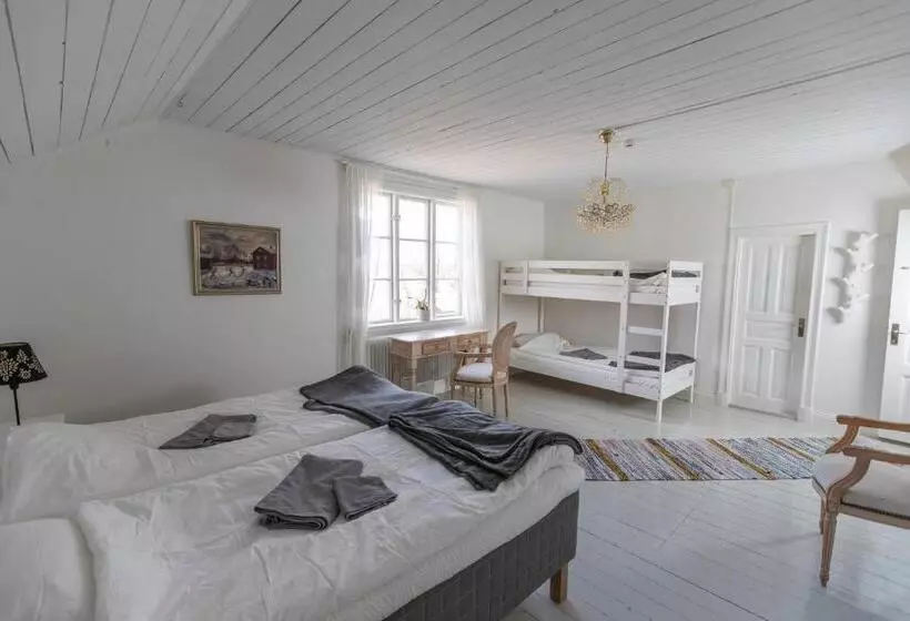 Lyrsta R B&b
