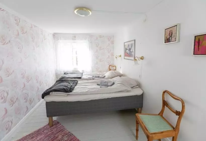 Lyrsta R B&b