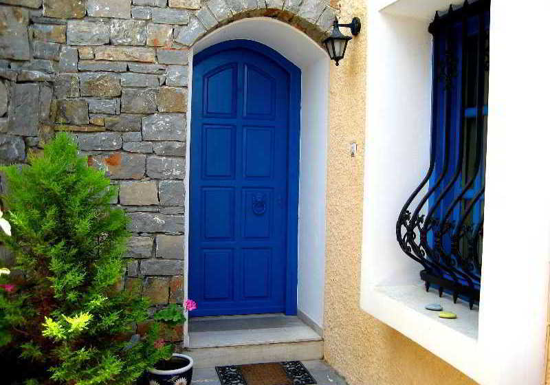 Отель Corina Apartments