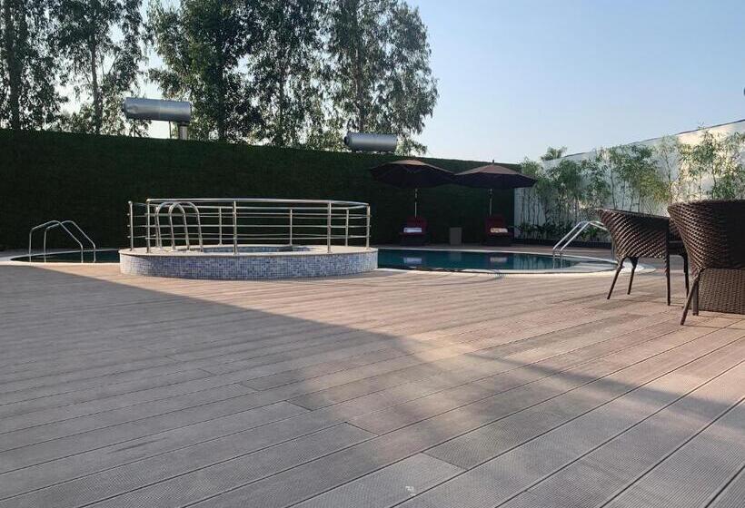 Отель Country Inn & Suites By Radisson Chandigarh Zirakpur