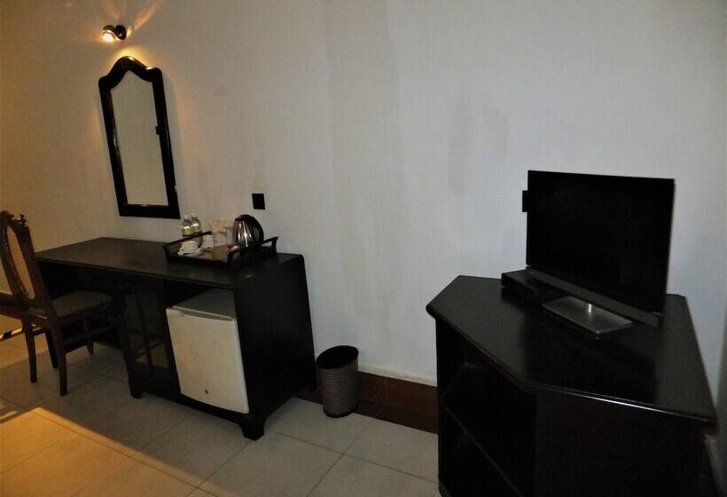 Hotel The Kandyan Art At Hills