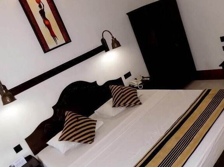 Hotel The Kandyan Art At Hills