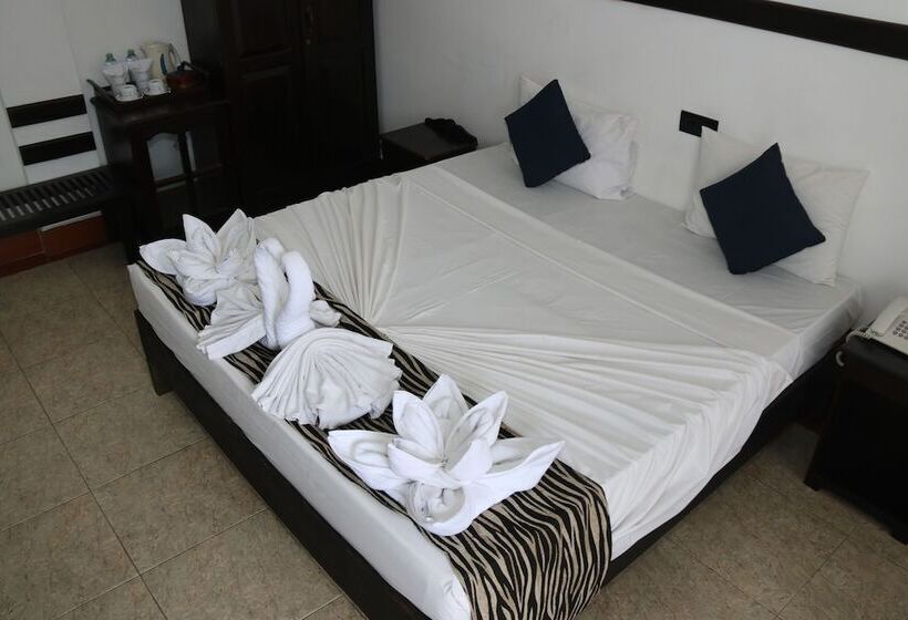 Hotel The Kandyan Art At Hills