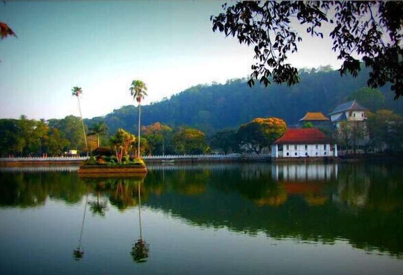 Hotel The Kandyan Art At Hills