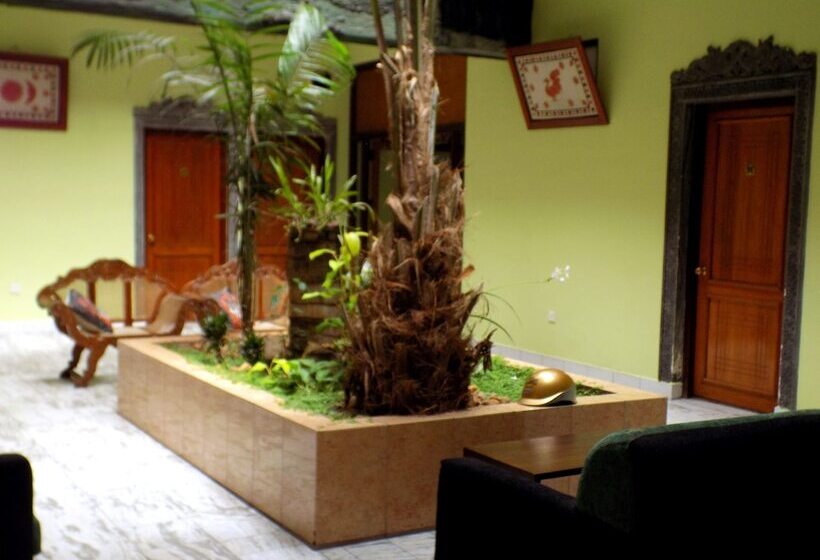 Hotel The Kandyan Art At Hills