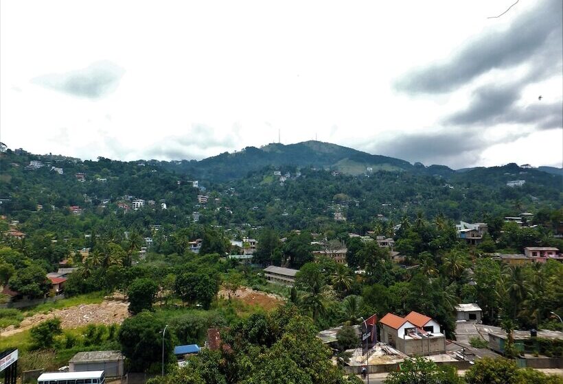 Hotel The Kandyan Art At Hills