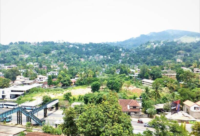 Hotel The Kandyan Art At Hills