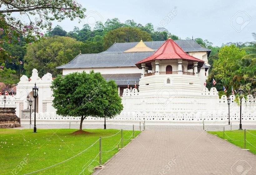 Hotel The Kandyan Art At Hills