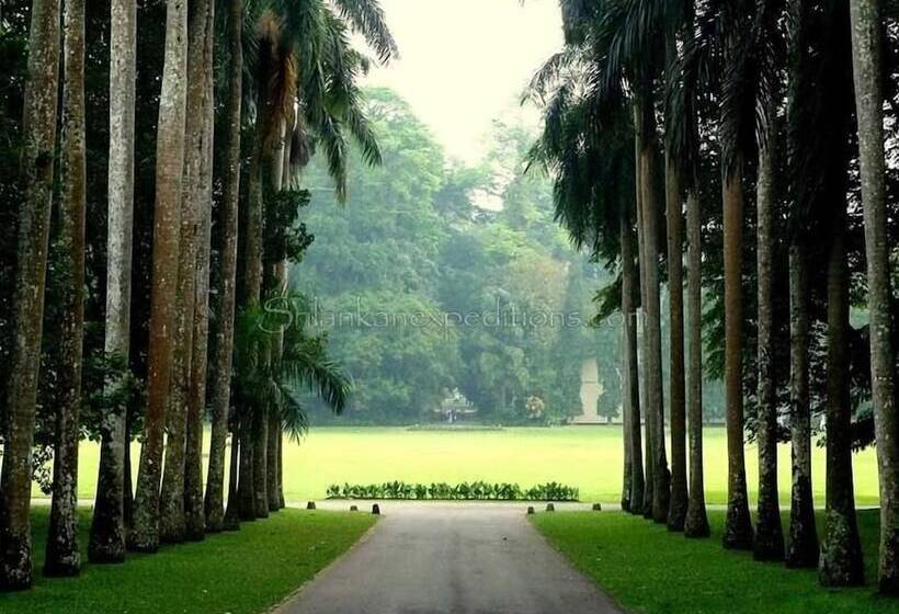 Hotel The Kandyan Art At Hills