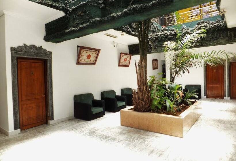 Hotel The Kandyan Art At Hills