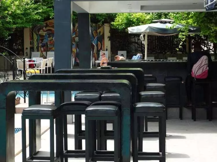 هتل Seaview Gardens