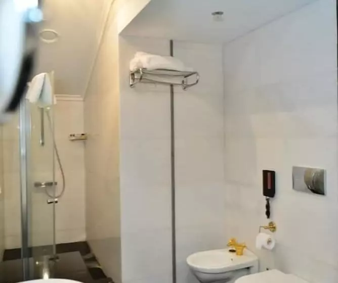 Lake Palace Hotel & Restaurant