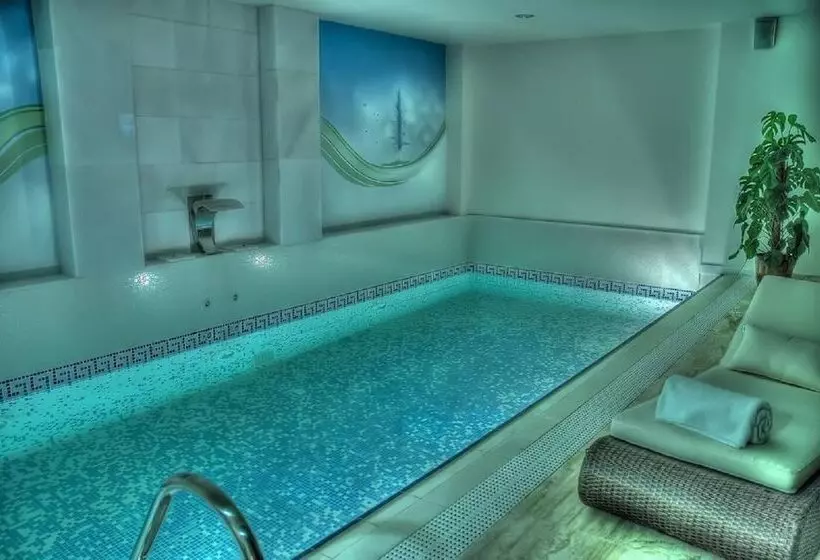 Lake Palace Hotel & Restaurant