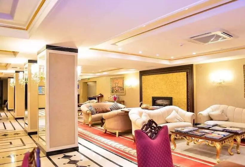 Lake Palace Hotel & Restaurant