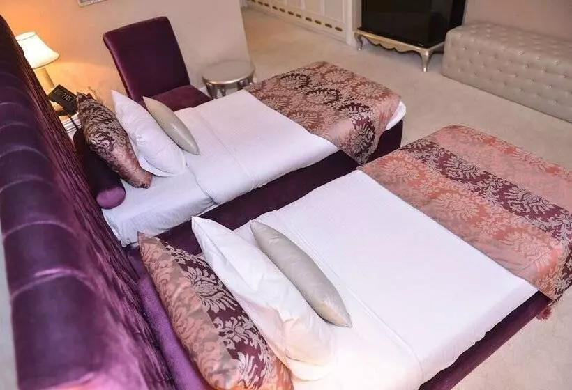 Lake Palace Hotel & Restaurant