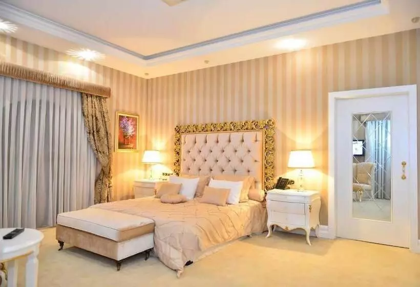 Lake Palace Hotel & Restaurant