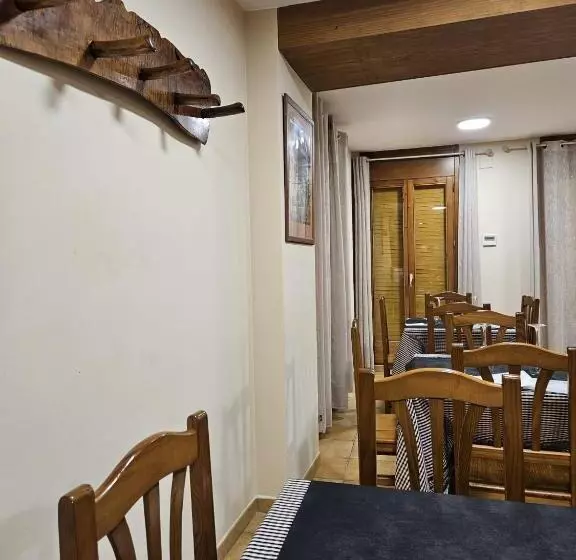 ペンション Hostal La Cerollera
