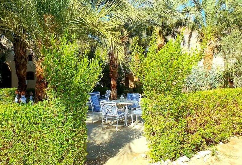 پانسیون Sekhmet Retreat Centre