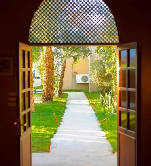 پانسیون Sekhmet Retreat Centre