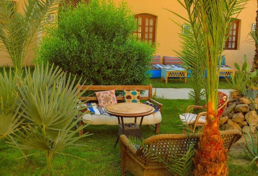 پانسیون Sekhmet Retreat Centre