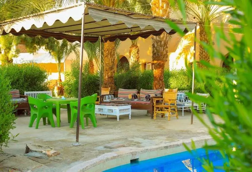 پانسیون Sekhmet Retreat Centre