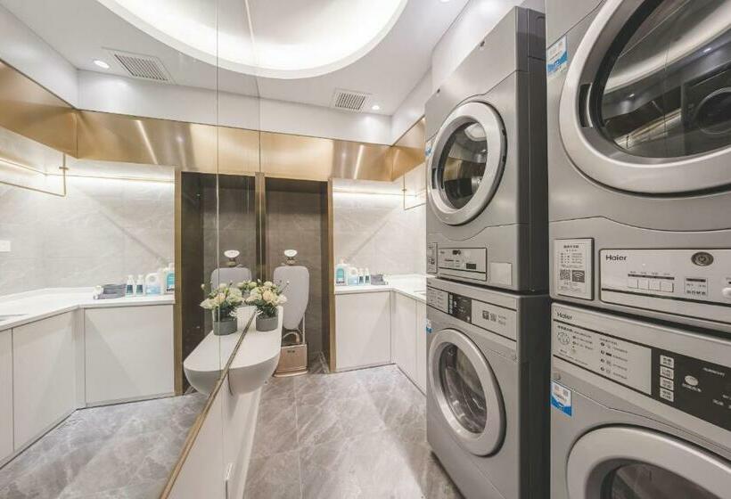 Atour Light Hotel Nanjing Fuzi Temple Zhonghuamen Station