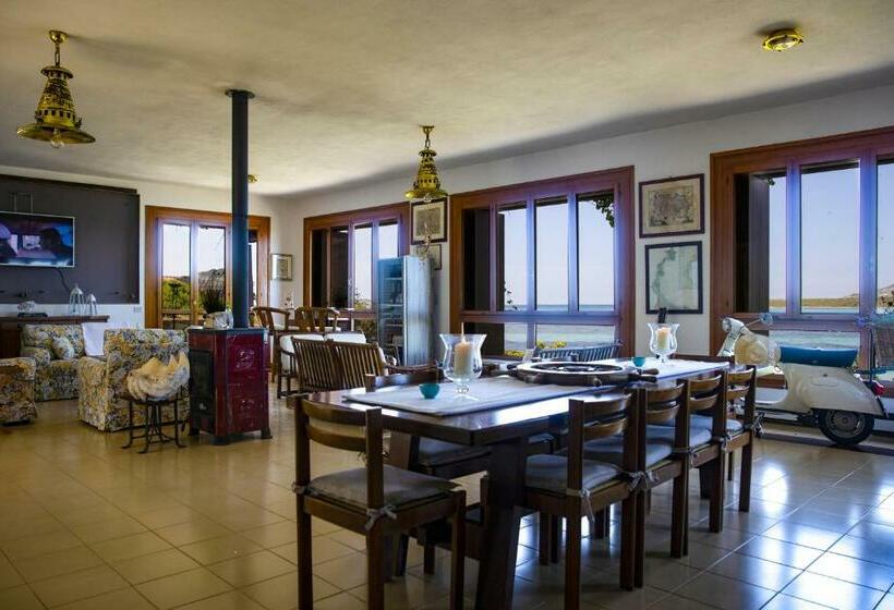 پانسیون Villa Curiazzi Guesthouse Viale La Pelosa 16