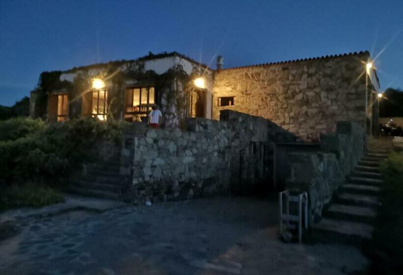 پانسیون Villa Curiazzi Guesthouse Viale La Pelosa 16