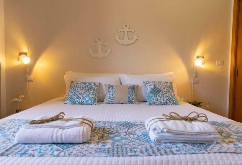 پانسیون Villa Curiazzi Guesthouse Viale La Pelosa 16