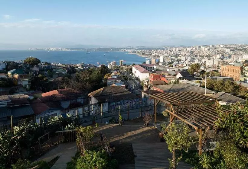 تختخواب و صبحانه Faro Azul Valparaíso Cerro Alegre
