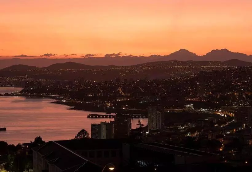 تختخواب و صبحانه Faro Azul Valparaíso Cerro Alegre