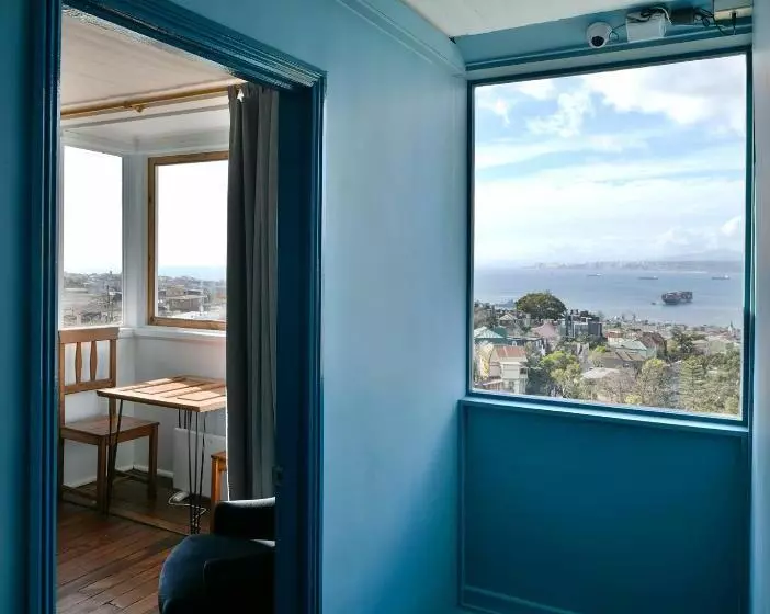 تختخواب و صبحانه Faro Azul Valparaíso Cerro Alegre