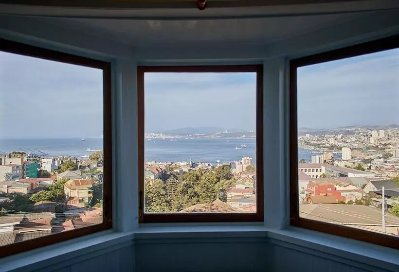 تختخواب و صبحانه Faro Azul Valparaíso Cerro Alegre